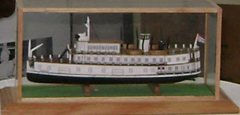 Réplica del buque El Pinero que trasladó a los Moncadistas recluidos en presidio Modelo desde Nueva Gerona hasta Batabanó la noche del 15 de mayo de 1955